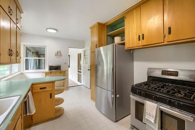 987 Chippewa Avenue, Mendota Heights, MN 55118