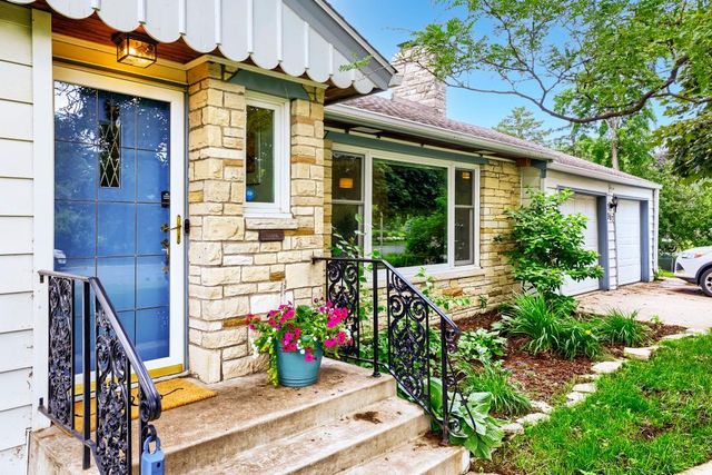 987 Chippewa Avenue, Mendota Heights, MN 55118