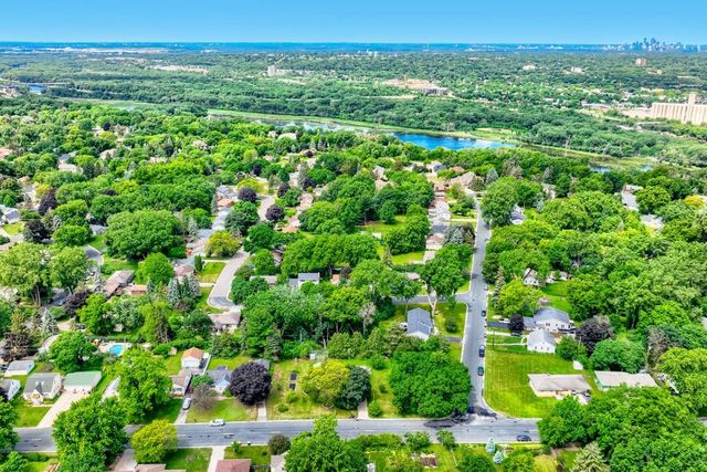 987 Chippewa Avenue, Mendota Heights, MN 55118