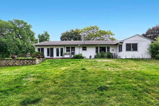 987 Chippewa Avenue, Mendota Heights, MN 55118