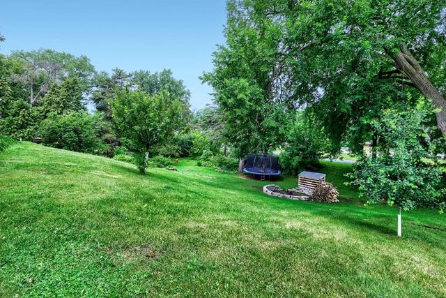 987 Chippewa Avenue, Mendota Heights, MN 55118