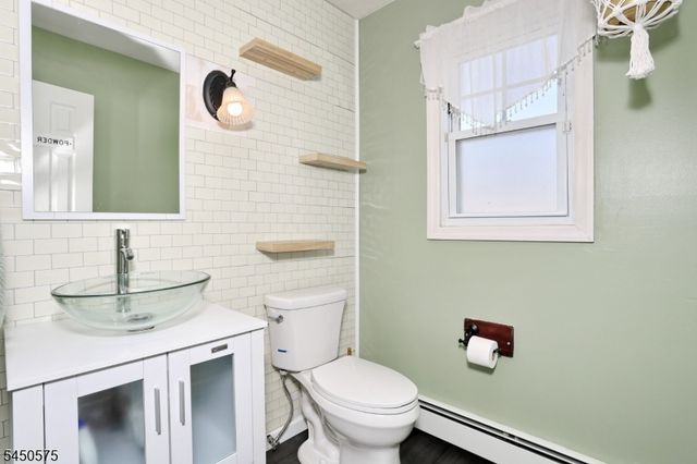 62 Molinari Dr, Wanaque Boro, NJ 07465