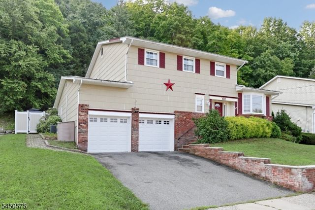 62 Molinari Dr, Wanaque Boro, NJ 07465