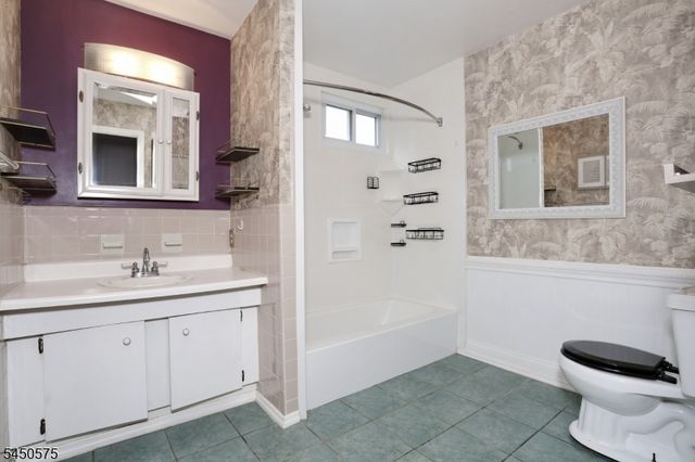 62 Molinari Dr, Wanaque Boro, NJ 07465