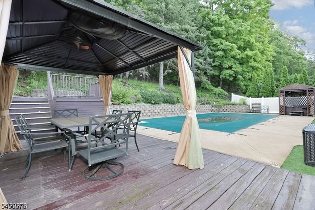 62 Molinari Dr, Wanaque Boro, NJ 07465