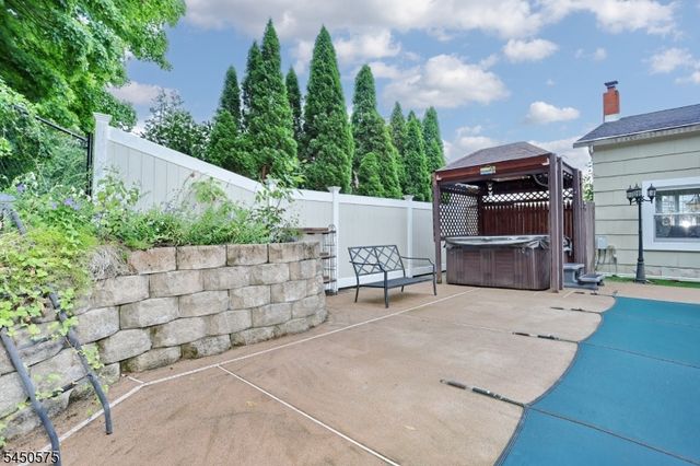 62 Molinari Dr, Wanaque Boro, NJ 07465