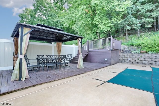 62 Molinari Dr, Wanaque Boro, NJ 07465