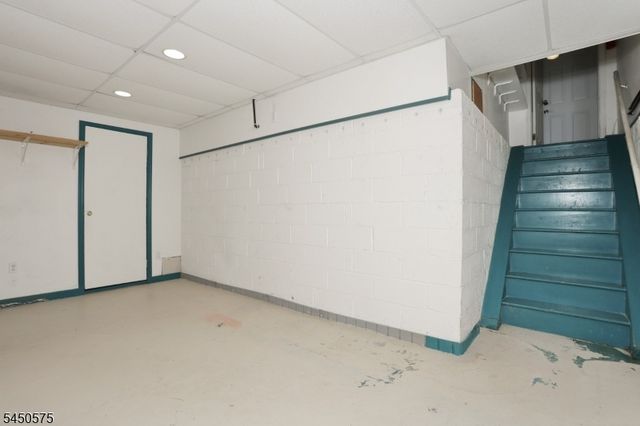62 Molinari Dr, Wanaque Boro, NJ 07465
