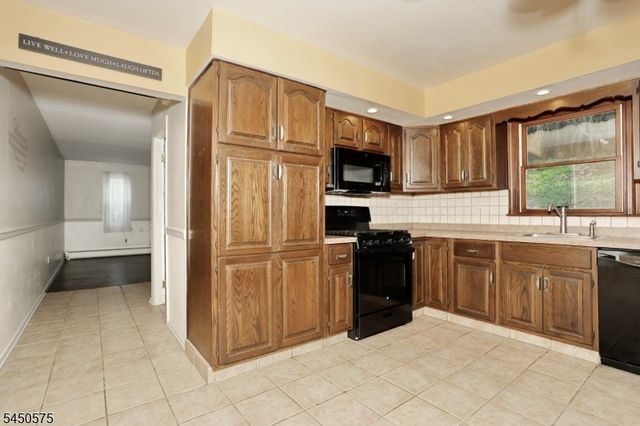 62 Molinari Dr, Wanaque Boro, NJ 07465