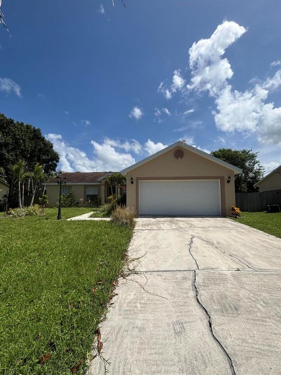 2274 SE LONGHORN Avenue, Port St. Lucie, FL 34952