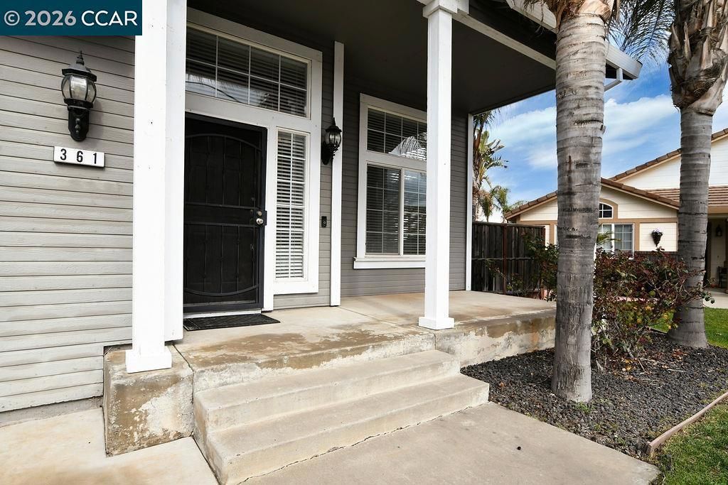 Image 2 of property listing at 361 361 Clove Way, Oakley, CA 94561