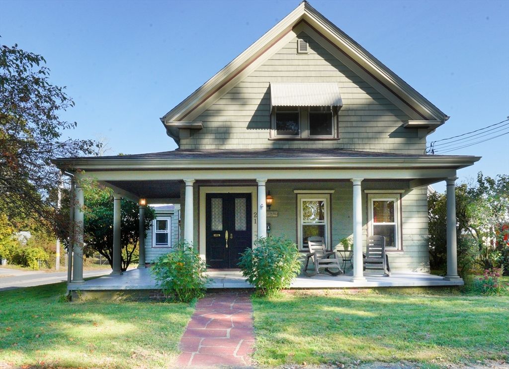 21 Dennis St, Attleboro, MA 02703