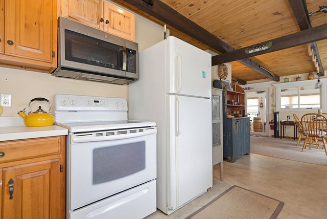 33 Moccasin Trail, Hillsborough, NH 03244