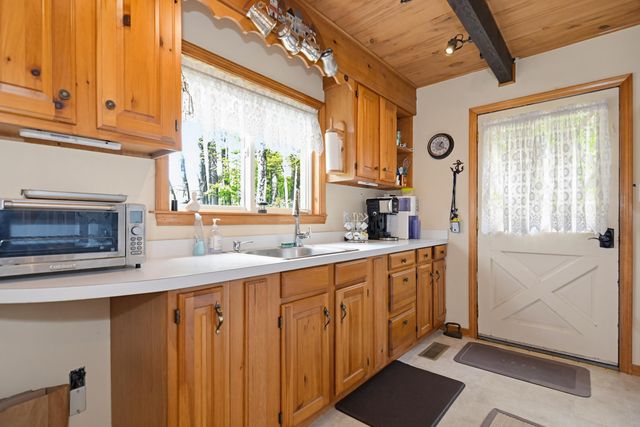 33 Moccasin Trail, Hillsborough, NH 03244