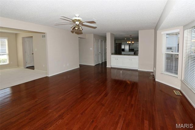 5023 Royal Burgess Drive, St Peters, MO 63304