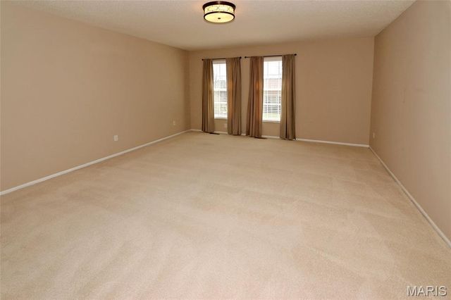 5023 Royal Burgess Drive, St Peters, MO 63304