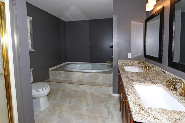 5023 Royal Burgess Drive, St Peters, MO 63304