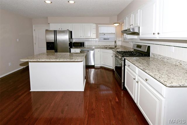 5023 Royal Burgess Drive, St Peters, MO 63304