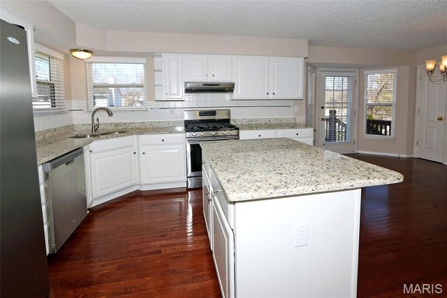 5023 Royal Burgess Drive, St Peters, MO 63304