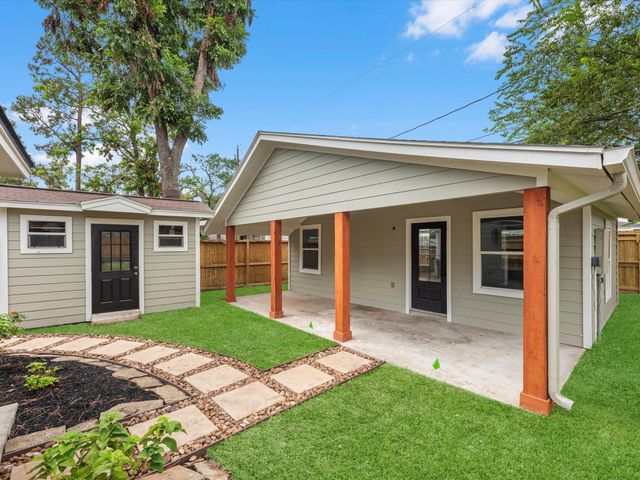 1826 Woodcrest Drive, Houston, TX 77018