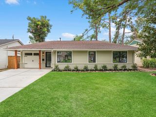 1826 Woodcrest Drive, Houston, TX 77018