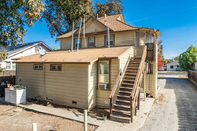 1320 N Irwin Street, Hanford, CA 93230