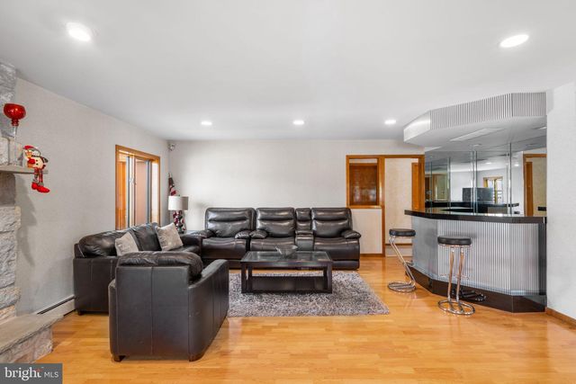 509 LONG LN, Huntingdon Valley, PA 19006