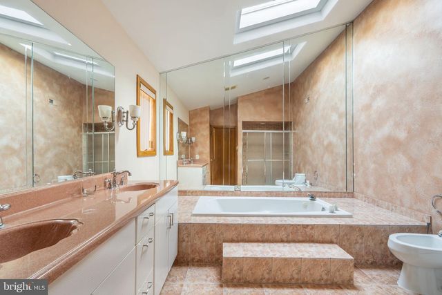 509 LONG LN, Huntingdon Valley, PA 19006