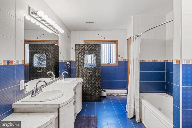 509 LONG LN, Huntingdon Valley, PA 19006