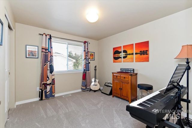 7701 W Bearcreek Ct, Boise, ID 83704