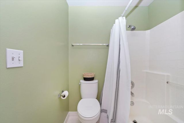 7701 W Bearcreek Ct, Boise, ID 83704