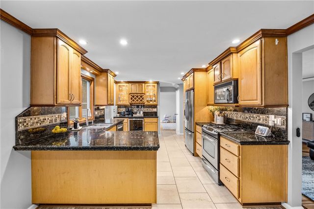 121 Anytrell Drive, Penfield, NY 14580