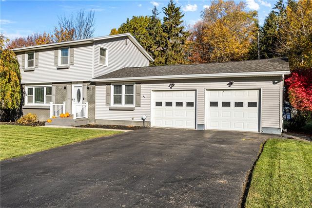 121 Anytrell Drive, Penfield, NY 14580