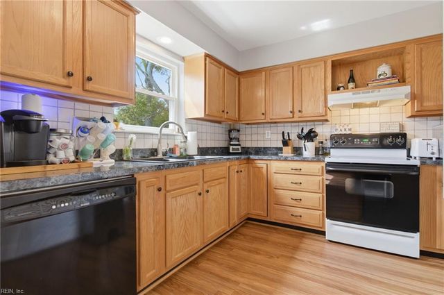 5485 Beaufain BLVD, Virginia Beach, VA 23464