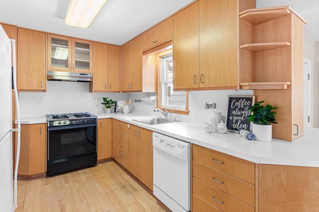 1127 Oakcrest Avenue, Roseville, MN 55113