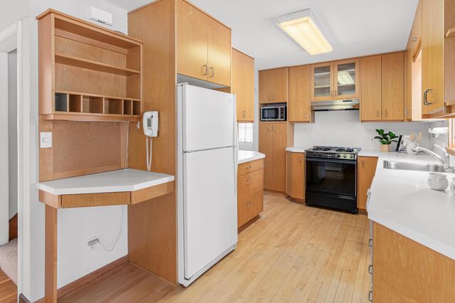 1127 Oakcrest Avenue, Roseville, MN 55113