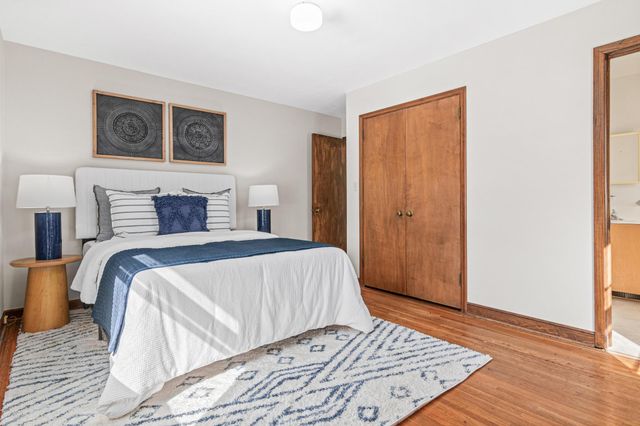 1127 Oakcrest Avenue, Roseville, MN 55113