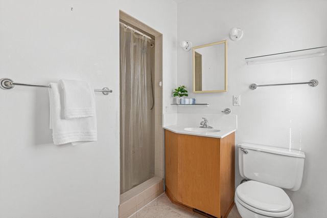 1127 Oakcrest Avenue, Roseville, MN 55113