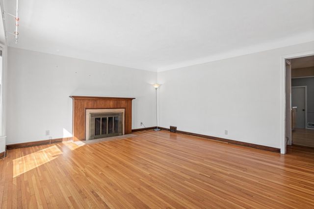 1127 Oakcrest Avenue, Roseville, MN 55113