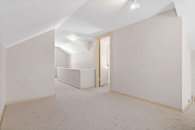 1127 Oakcrest Avenue, Roseville, MN 55113