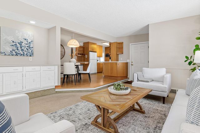 1127 Oakcrest Avenue, Roseville, MN 55113