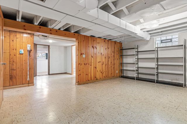 1127 Oakcrest Avenue, Roseville, MN 55113