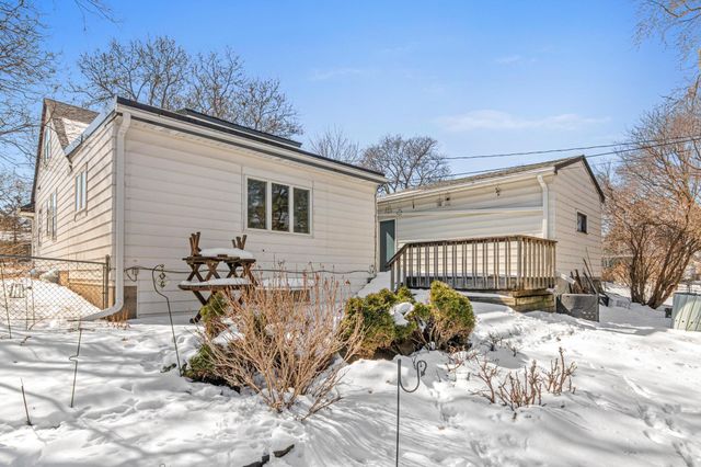 1127 Oakcrest Avenue, Roseville, MN 55113