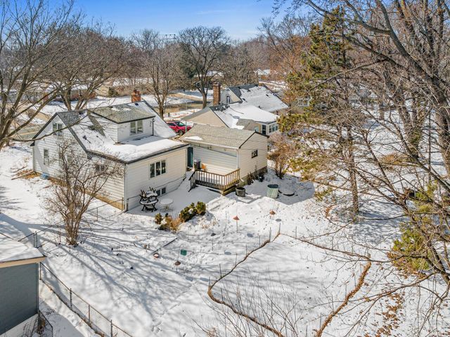 1127 Oakcrest Avenue, Roseville, MN 55113