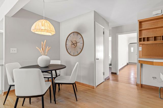 1127 Oakcrest Avenue, Roseville, MN 55113