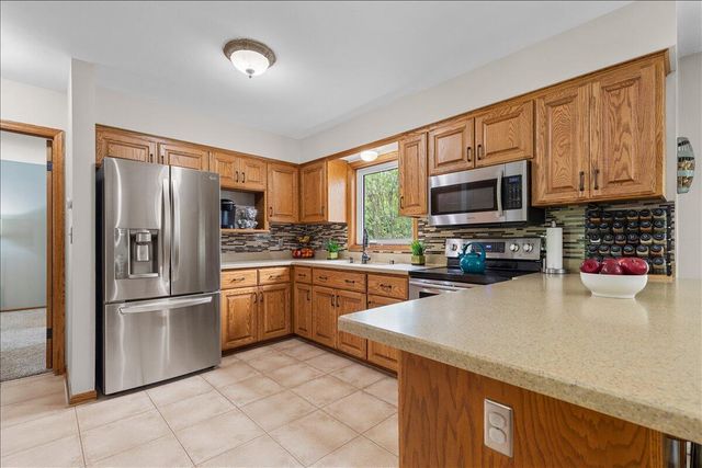 1004 Winnebago CIRCLE, Hubertus, WI 53033