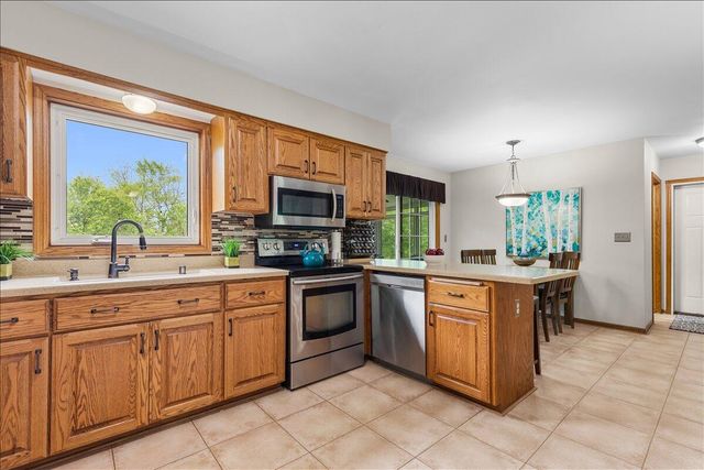 1004 Winnebago CIRCLE, Hubertus, WI 53033