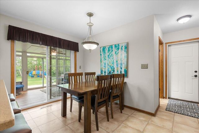 1004 Winnebago CIRCLE, Hubertus, WI 53033