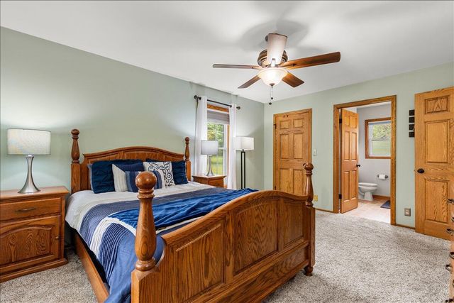 1004 Winnebago CIRCLE, Hubertus, WI 53033