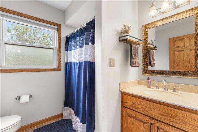 1004 Winnebago CIRCLE, Hubertus, WI 53033